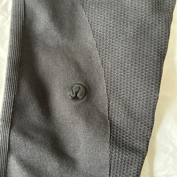 Lululemon dark grey crop leggings. Size 6. - Picture 3 of 5
